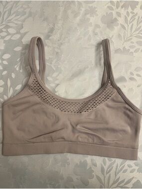 Victoria’s Secret VSX Seamless tan sports bra size Large EUC